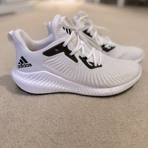 Adidas Alphabounce White Size 11.